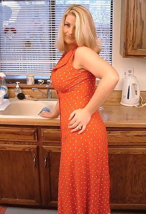 Mature Housewife Porn Pictures